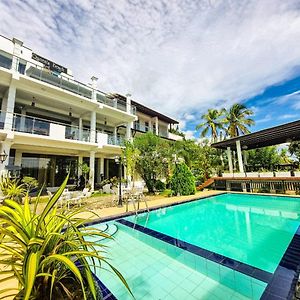 Queens Beach Hotel
